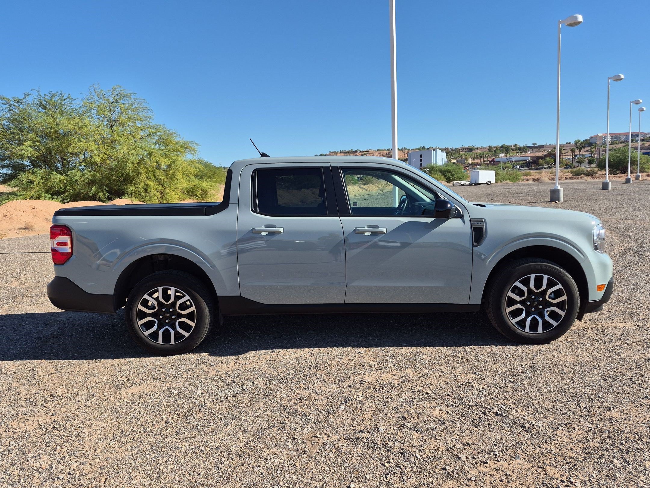 Used 2024 Ford Maverick Lariat FWD image 2