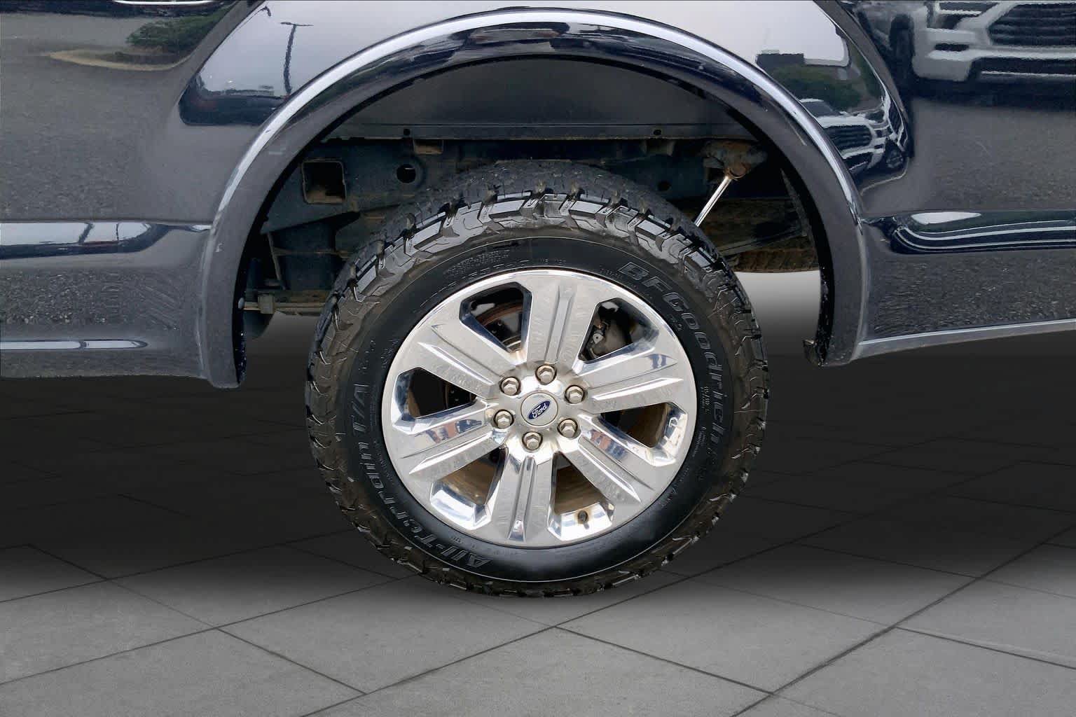 Used 2019 Ford F150 Lariat w/ Equipment Group 502A Luxury AWD/4WD image 10