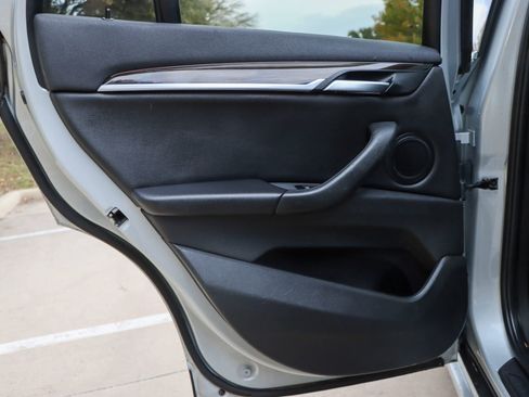 Used 2017 BMW X1 xDrive28i image 11