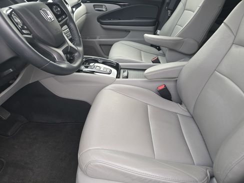 Used 2021 Honda Pilot Touring image 9