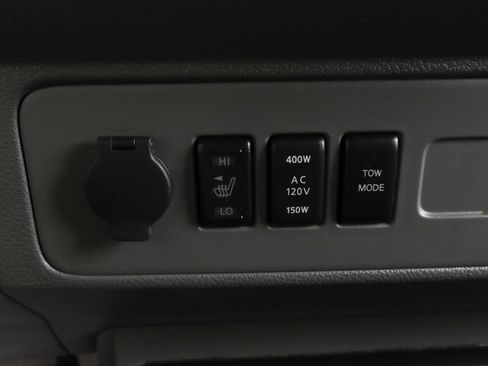 Used 2020 Nissan NV 3500 SL image 32