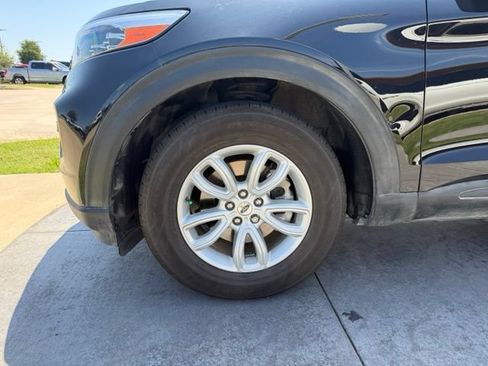 Certified 2021 Ford Explorer 2WD image 4