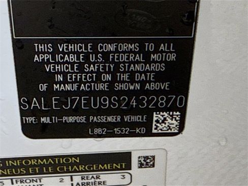 Used 2025 Land Rover Defender 110 S image 34