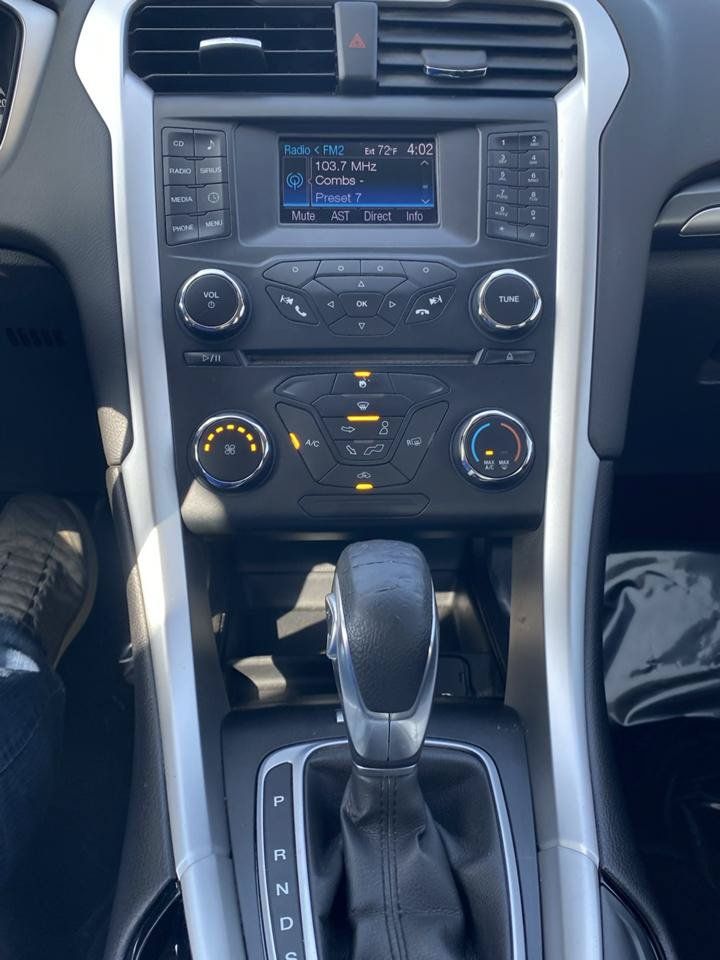 Used 2014 Ford Fusion SE FWD image 20