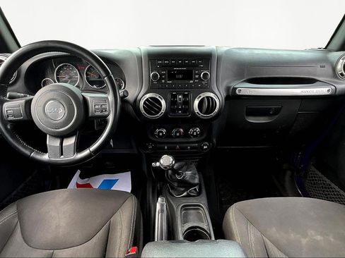 Used 2017 Jeep Wrangler Unlimited Sahara image 8