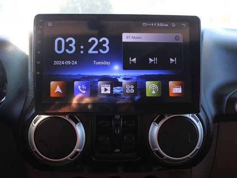 Used 2014 Jeep Wrangler Unlimited Rubicon w/ Max Tow Package image 15