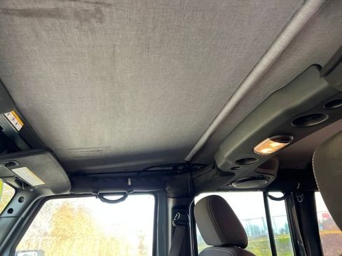 Used 2014 Jeep Wrangler Unlimited Sahara image 25