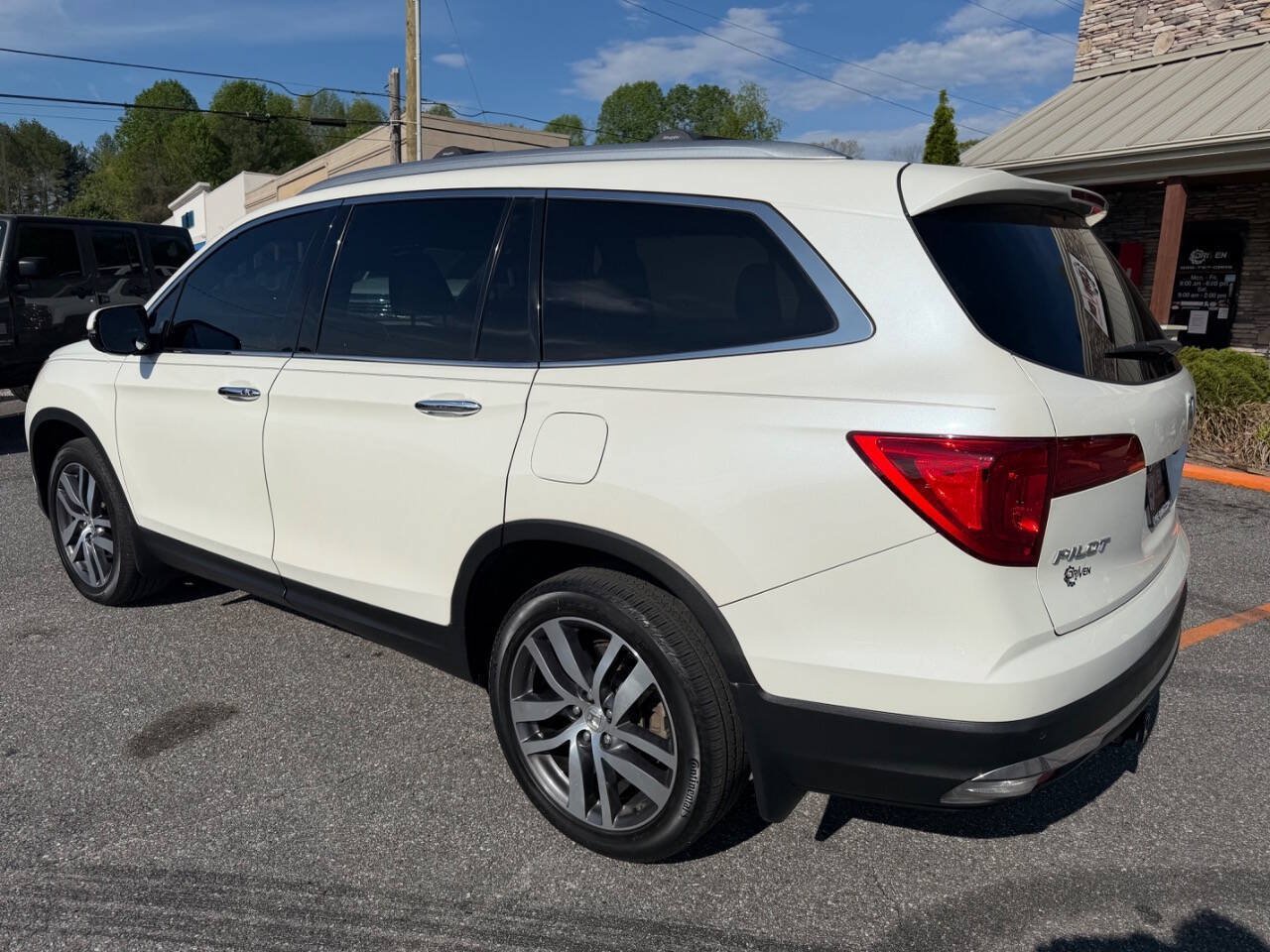 Used 2017 Honda Pilot Elite image 8
