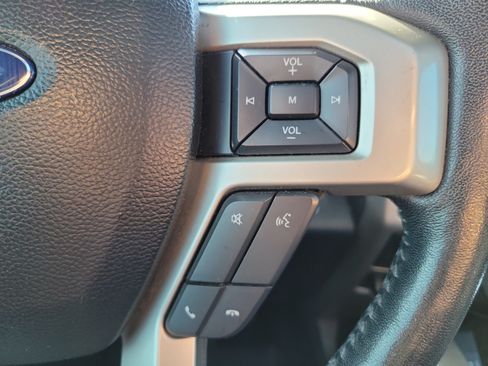 Used 2018 Ford F150 Lariat w/ Equipment Group 502A Luxury AWD/4WD image 22