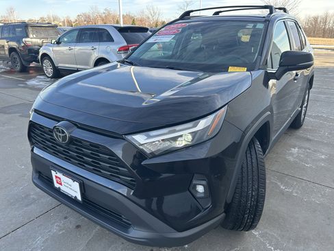 Used 2022 Toyota RAV4 XLE Premium image 3