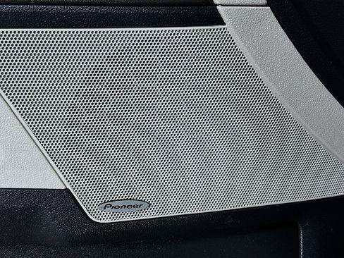 Used 2017 Chevrolet Equinox Premier w/ Enhanced Convenience Package image 18