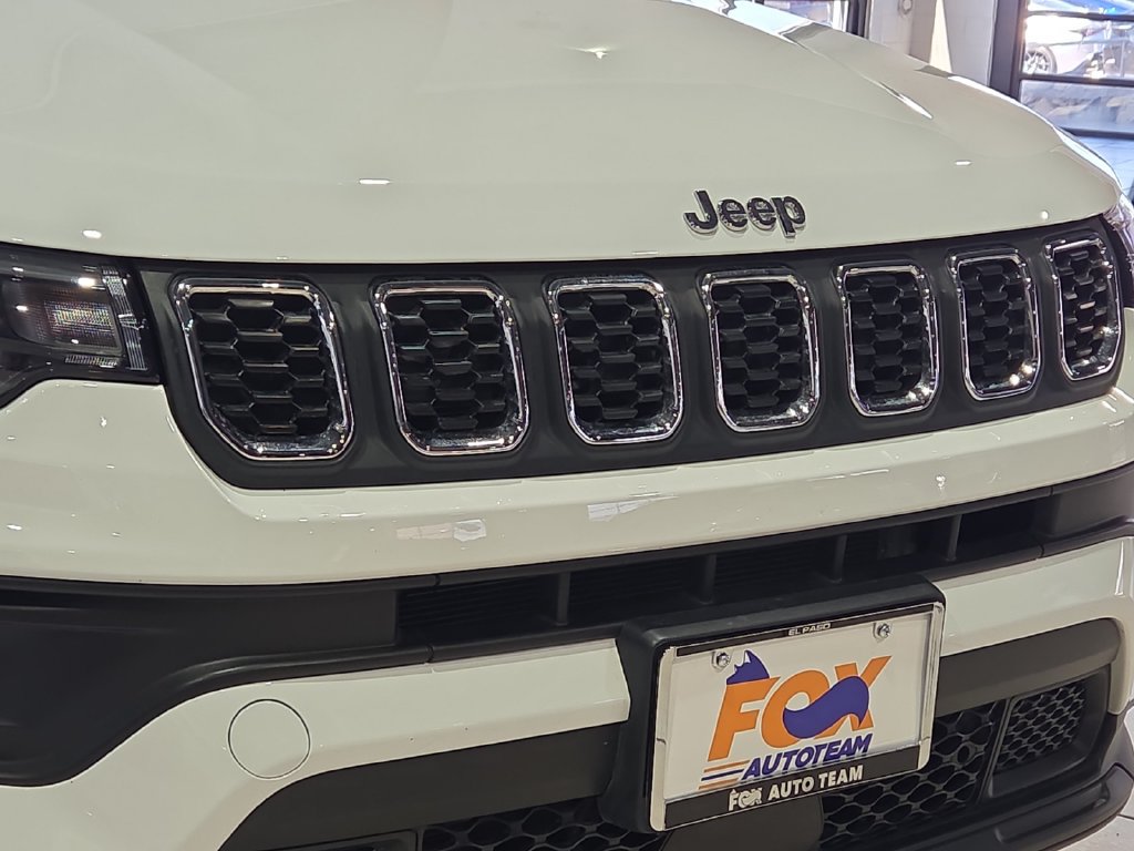 Used 2026 Jeep Compass Latitude AWD/4WD image 6