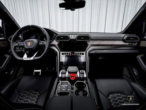 Used 2024 Lamborghini Urus S AWD/4WD image 32