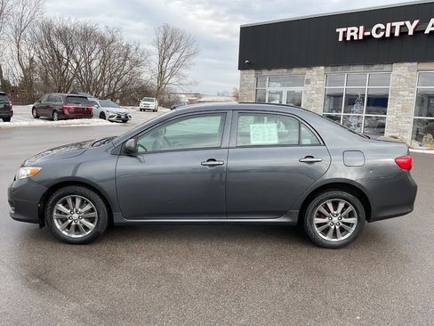 Used 2010 Toyota Corolla LE image 3