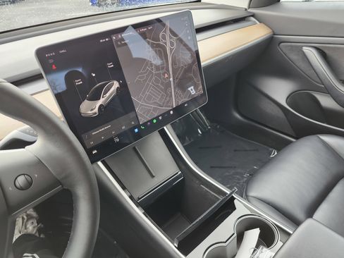 Used 2019 Tesla Model 3 Mid Range image 26