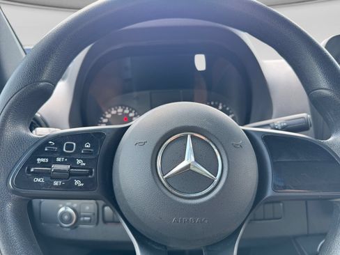 Used 2022 Mercedes-Benz Sprinter 2500 image 17