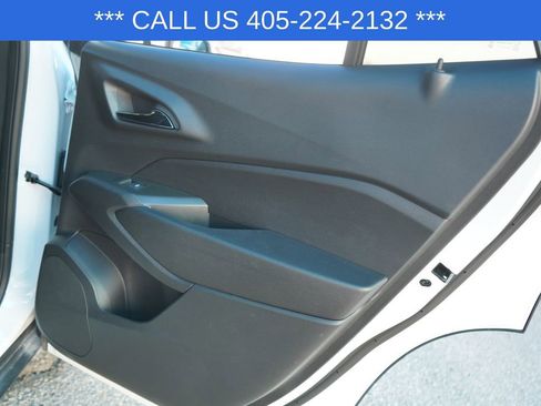 Used 2025 Chevrolet Trax LT w/ LT Convenience Package image 25