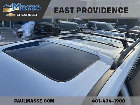 Used 2023 Chevrolet Traverse RS image 9