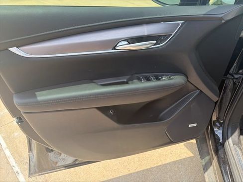 Certified 2025 Cadillac XT5 Luxury FWD image 9
