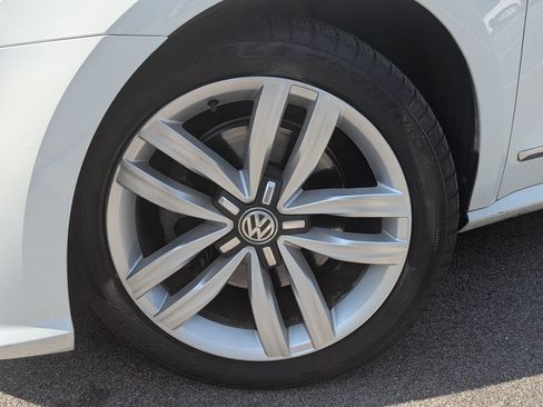 Used 2017 Volkswagen Passat 1.8T SE FWD image 4