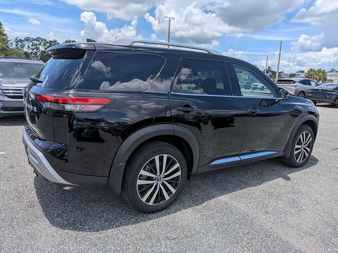 Used 2025 Nissan Pathfinder Platinum AWD/4WD image 3