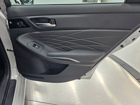Used 2022 Toyota Avalon Limited image 24
