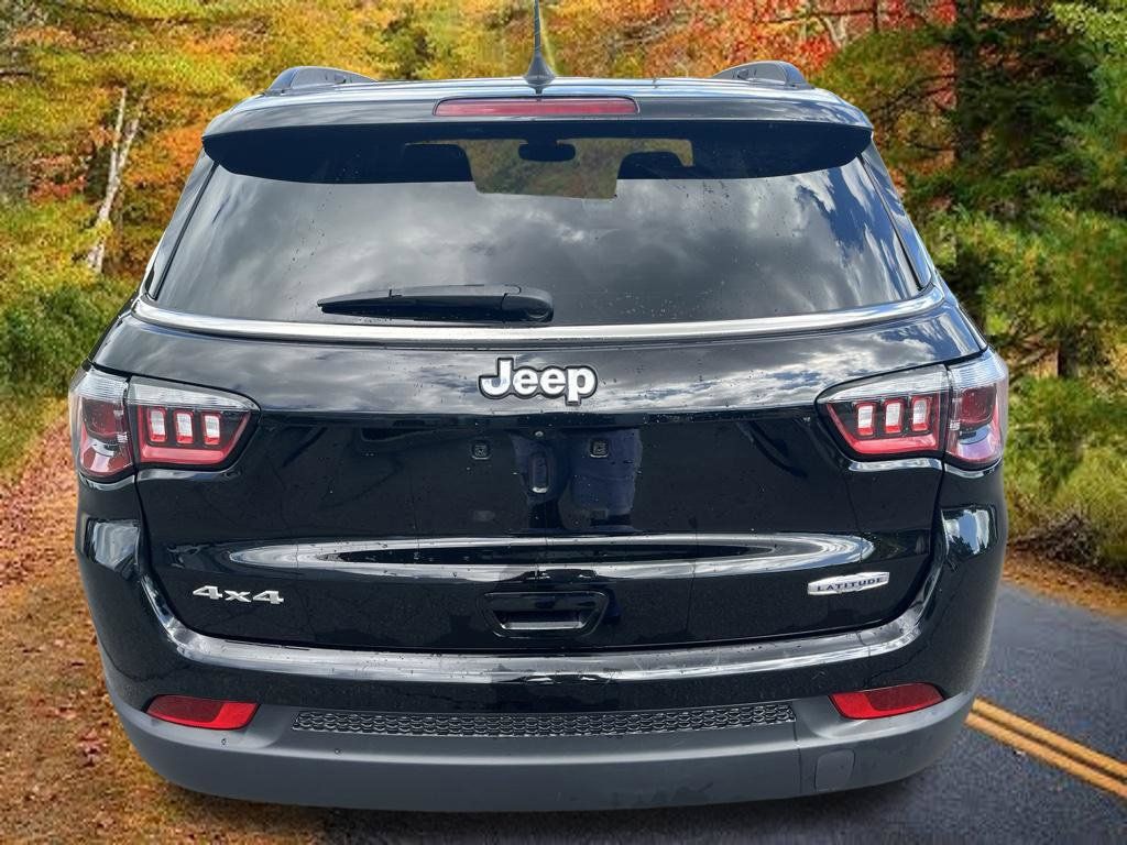 Used 2022 Jeep Compass Latitude w/ Convenience Group AWD/4WD image 5
