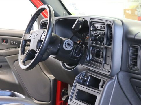 Used 2006 Chevrolet Silverado 2500 LT w/ Heavy-Duty Power Package image 79