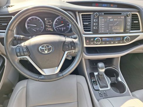 Used 2019 Toyota Highlander XLE image 21
