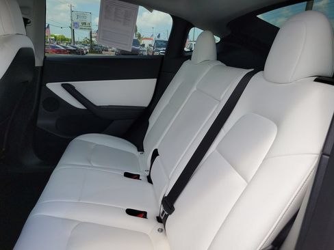 Used 2022 Tesla Model Y Performance AWD/4WD image 16