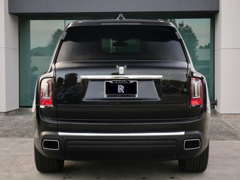 Certified 2023 Rolls-Royce Cullinan AWD/4WD image 21