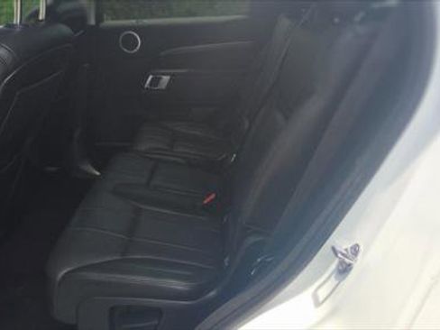 Used 2019 Land Rover Discovery SE image 16