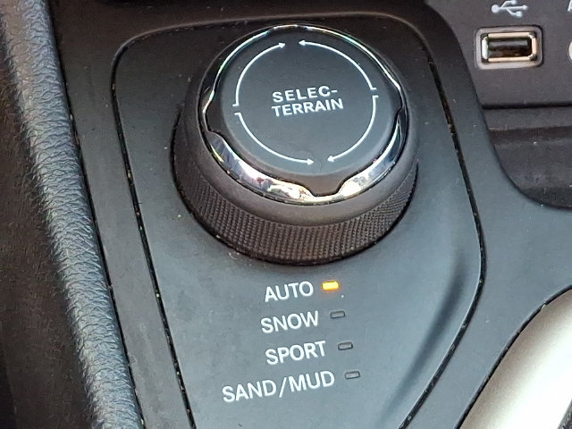 Used 2016 Jeep Cherokee Sport AWD/4WD image 16