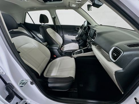 Used 2025 Hyundai Venue SEL FWD image 30