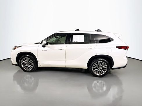 Used 2021 Toyota Highlander Platinum FWD image 4
