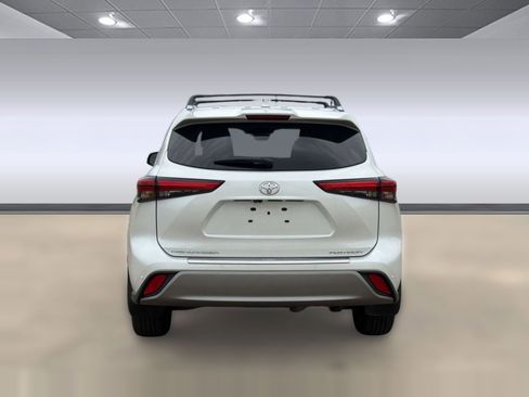Used 2023 Toyota Highlander Platinum FWD image 10