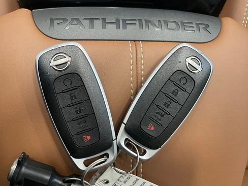 Certified 2026 Nissan Pathfinder Platinum w/ Cargo Package AWD/4WD image 22