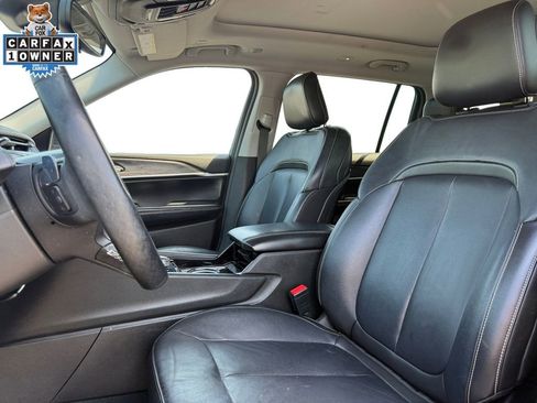 Certified 2022 Jeep Grand Cherokee L Limited w/ Black Appearance Package AWD/4WD image 9
