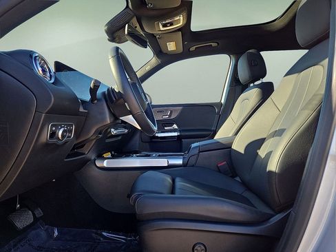 Used 2025 Mercedes-Benz GLB 250 image 23