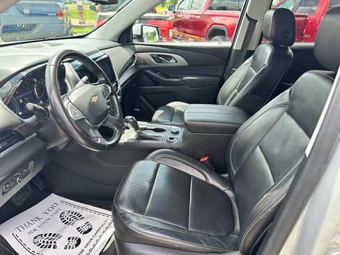 Used 2020 Chevrolet Traverse LT w/ LT Premium Package FWD image 9