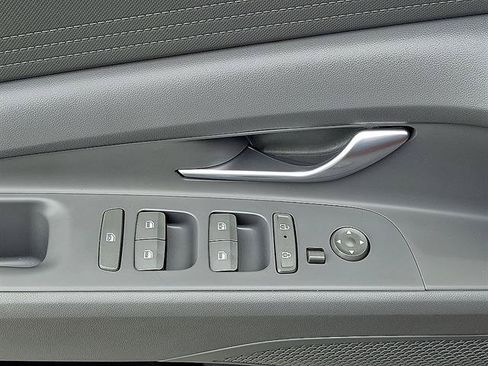 Certified 2024 Hyundai Elantra Blue FWD image 10
