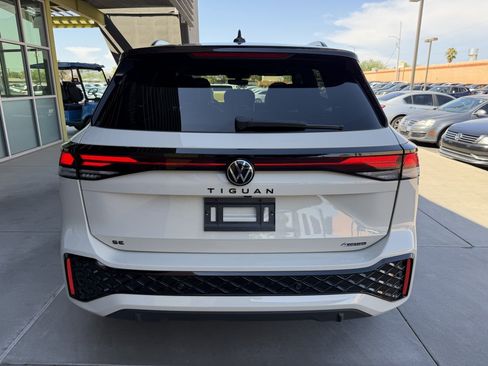 Used 2025 Volkswagen Tiguan SE R-Line AWD/4WD image 13