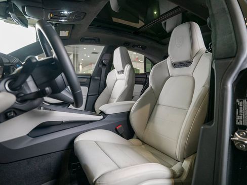 New 2025 Porsche Macan Turbo Electric image 5