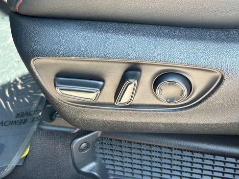 Used 2025 Toyota Sienna XSE FWD image 25