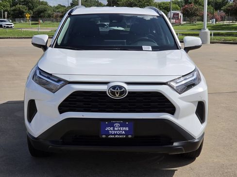 Used 2025 Toyota RAV4 XLE FWD image 3