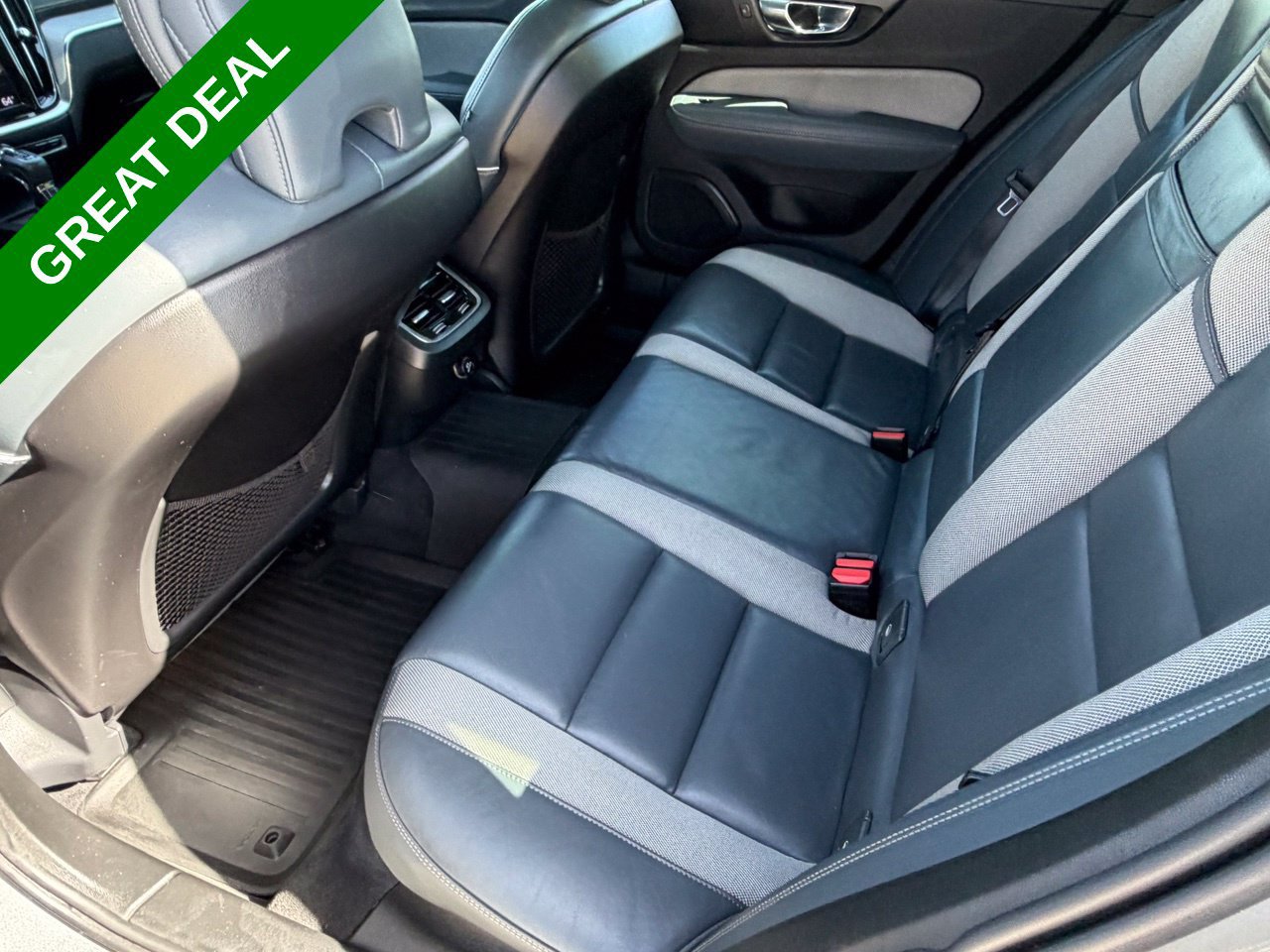 Used 2020 Volvo V60 T6 R-Design FWD image 32