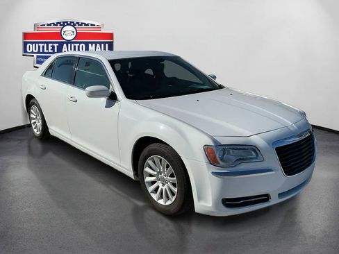 Used 2014 Chrysler 300 image 1