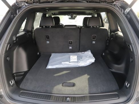 New 2025 Jeep Grand Cherokee Altitude image 7