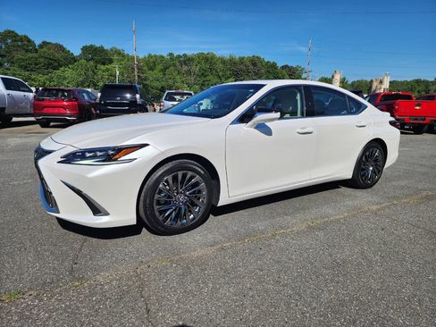 Used 2024 Lexus ES 300h Ultra Luxury w/ Accessory Package (Z2) FWD image 3