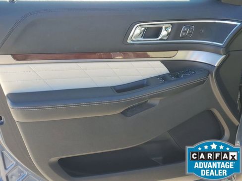 Used 2019 Ford Explorer Platinum image 44